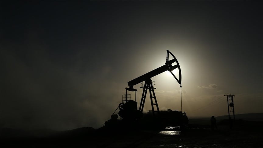 Oil Hits Lowest Since Jan On Economic Uncertainty 26321