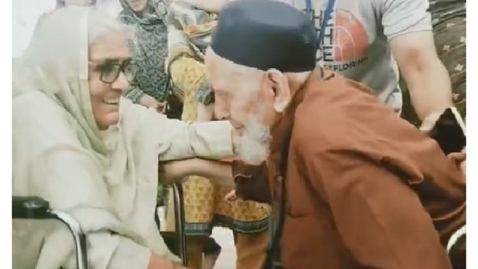 Separated During Partition Estranged Siblings Reunite In Pakistan After 75 Years 34215