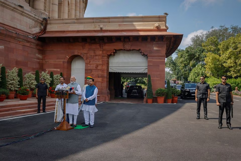 Indian Lawmakers Bid Farewell To Britishera Parliament Building 39747