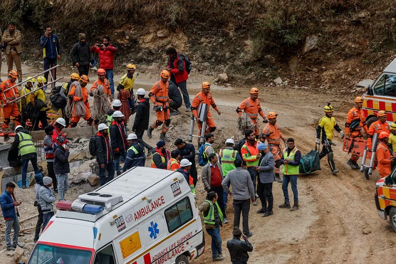 Indian Rescuers Break Through Debris To Reach 41 Men Trapped In Tunnel 43019