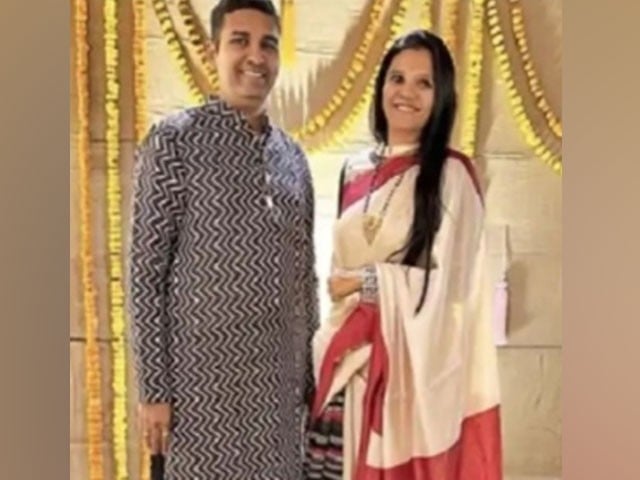 Wealthy Indian Couple Donates INR2b Embraces Monkhood 49103