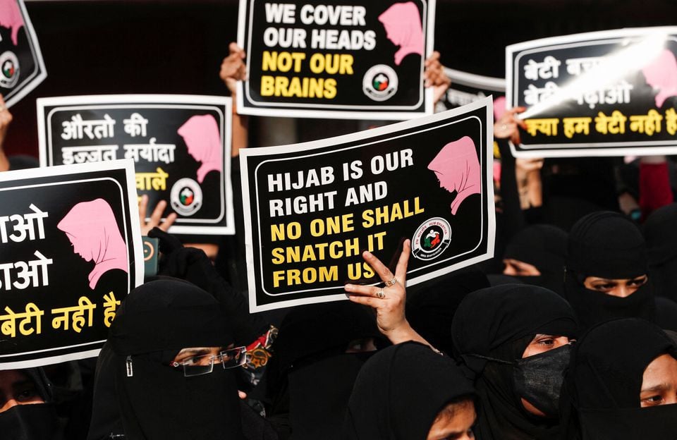 Hijabclad Muslim Women Barred From Entering Caf In Delhi 49147