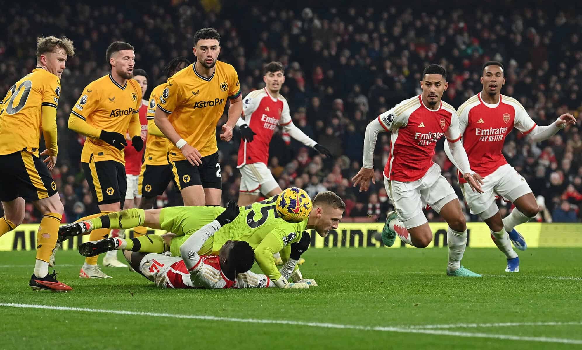 Arsenal Liverpool Fight To Keep Premier League Race Alive 49227
