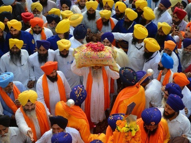 Sikh Pilgrims Bid Adieu With Moist Eyes 49410