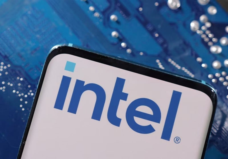 Chipmaker Intel Falls As AI Competition Hurts Forecast 49591
