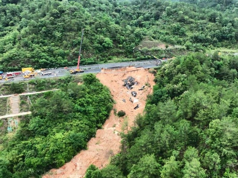 At Least 24 People Killed In South China Road Collapse 49827
