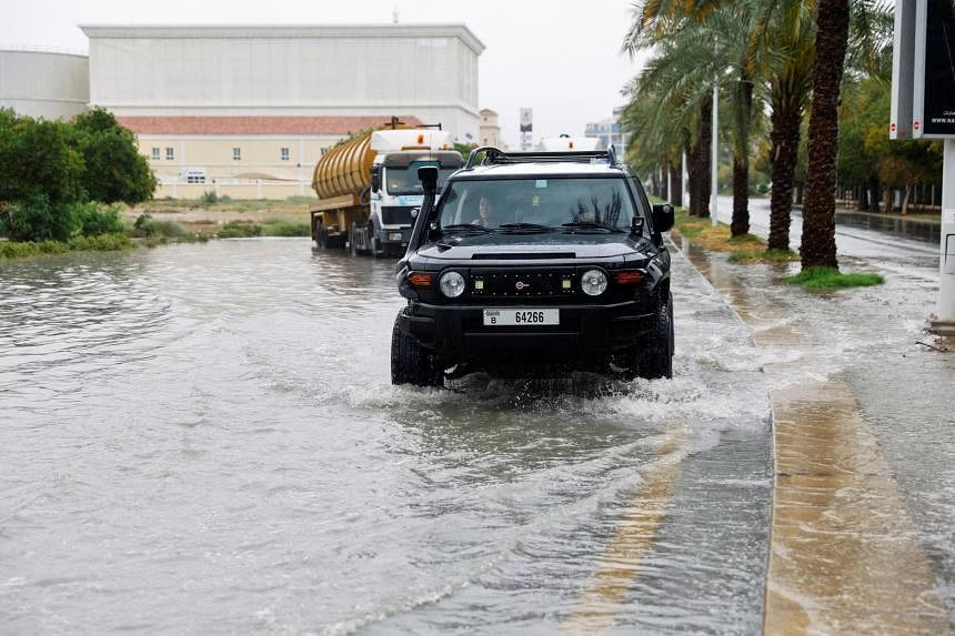 Schools Offices Shut As Heavy Rain Returns To Desert UAE 49877