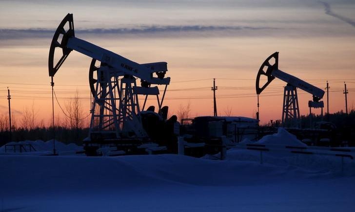 Oil Inches Up On Upbeat Demand Outlook 700