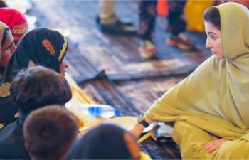 Punjab CM Visits Floodhit Alipur Distributes Relief Cheques To Victims 73477