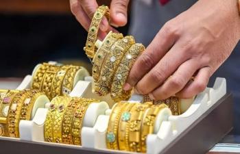 Gold And Silver Prices Hit Record Low How Much Is The Price Per Tola 75231