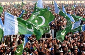 Karachi Protest Turns Violent Three Police Officials Injured 75530