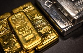 Gold Prices Remain Steady While Silver Prices Fall 75952