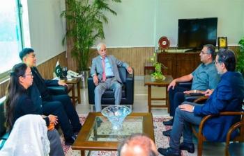 Qaiser Invites Chinese Firms To Relocate Operations To Pakistan 76083