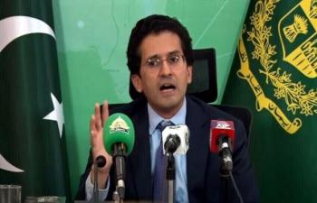 PM Directs To Pass On Benefits Of Declining Oil Prices To People Immediately Ali Pervaiz 76634