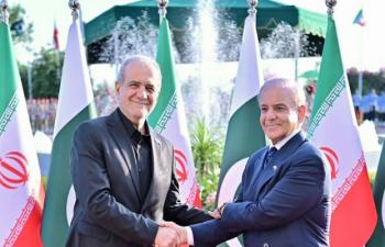 Guard Of Honour Presented To Iranian President At PMs House 76658